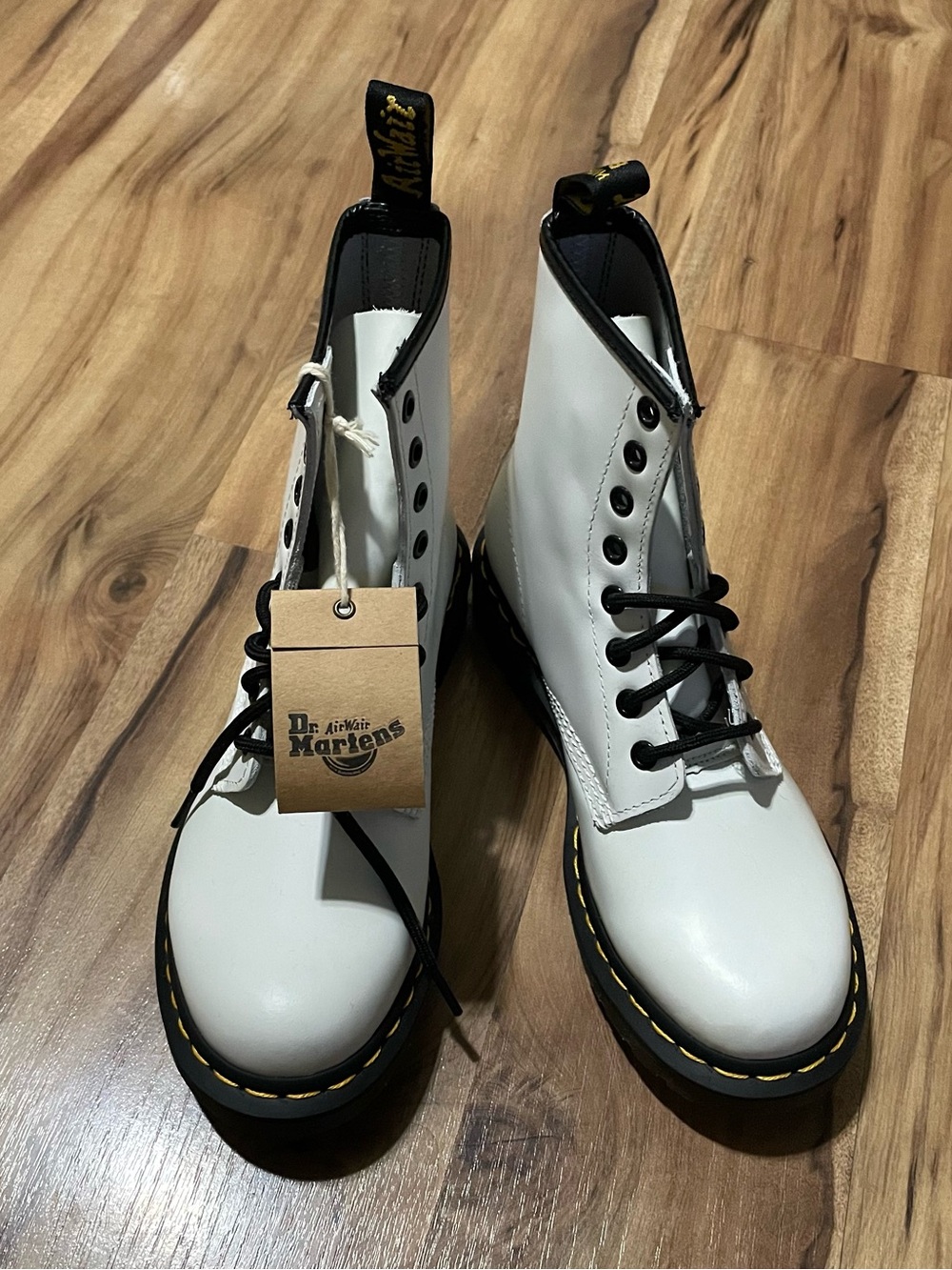 Doc Martens 1460 W White Smooth Combat Boots 8 Eyelet Lace Up Women Size 7 NWT